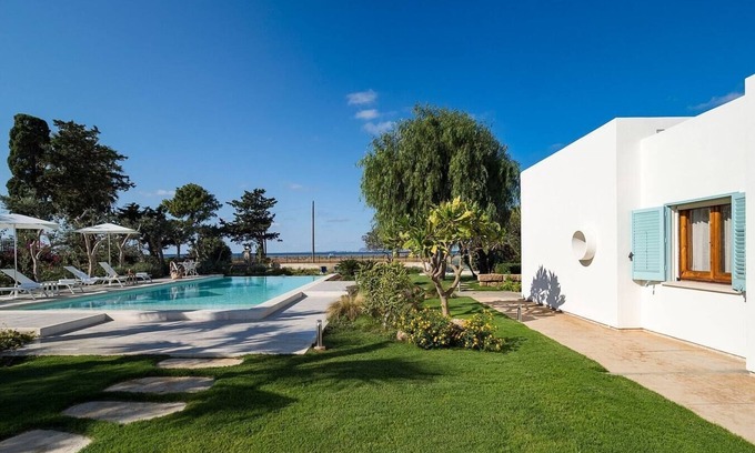 Nubia Villa | Villa Nubia - Seaside villa with private pool near Trapani