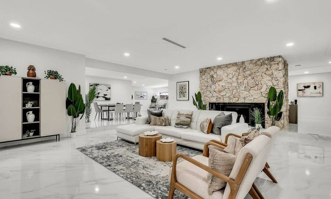 Pinecrest House | Villa Oasis w/Heated Pool,Sauna & BBQ & Pool Table