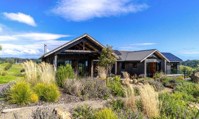 Onetangi Cabin | Villa Obsidian by Waiheke Pure