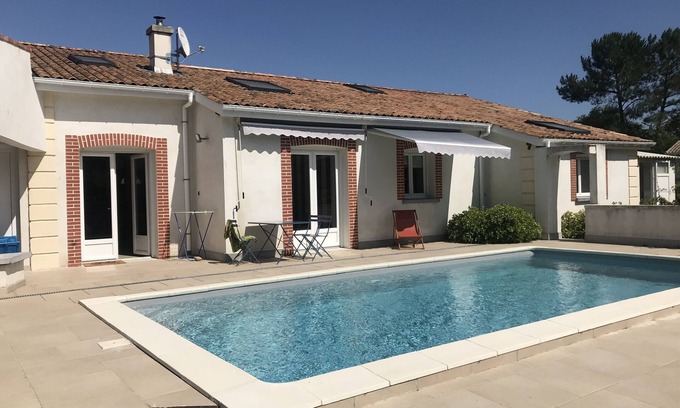Grayan-Et-L'Hopital House | 'Villa Océan' with Private Pool, Private Terrace and Wi-Fi