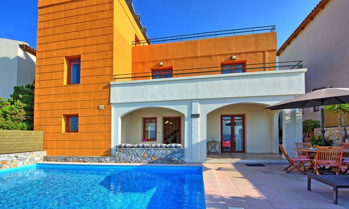 Plaka Villa | Villa Odysseus - Vacation villa with pool in Plaka, Crete, Greece.