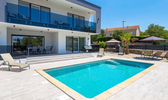 Pinezici House | Villa Palma by Interhome