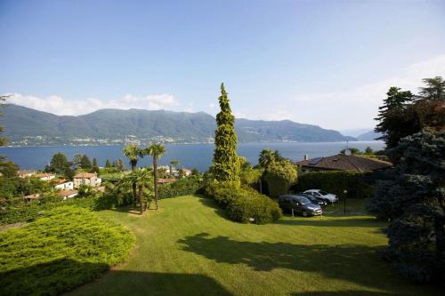 Porto Valtravaglia Apartment | Villa Panorama