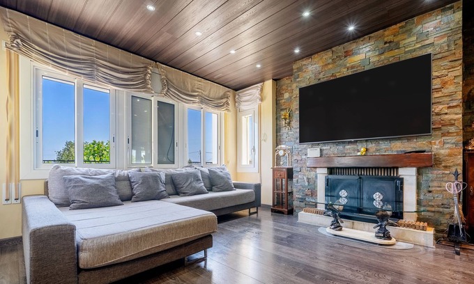 Reus Villa | Villa "Paquita" with Private Pool, Private Terrace & Wi-Fi