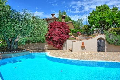 Bivio Lugnano Villa | Villa Paradiso by PosarelliVillas