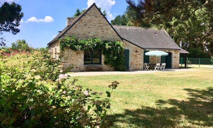 Ploemel House | Villa Parc in Illis, paradise for families and nature lovers.