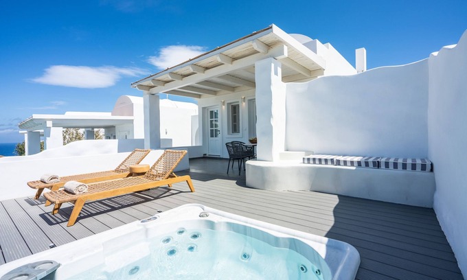 Oia Villa | Villa Pearl - Sunset & Sea View - Swimming Pool & Private Outdoor Heated Jacuzzi