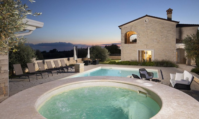 Rovinjsko Selo House | Villa Piccolo Paradiso with Heated Pool, Jacuzzi & Sauna