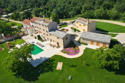 Makovci House | Villa Poropati, Grožnjan, Istria - Luxury Countryside Estate for up to 19 persons - Large pool of 80m2 with kids section
