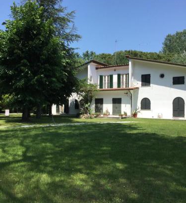 Ronchi Villa | Villa Poveromo