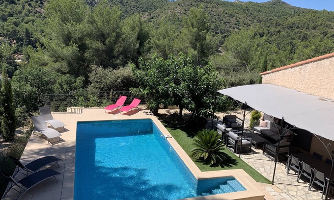 Peypin Villa | Villa private swimming pool aquabike electric bicycles table football ping pong