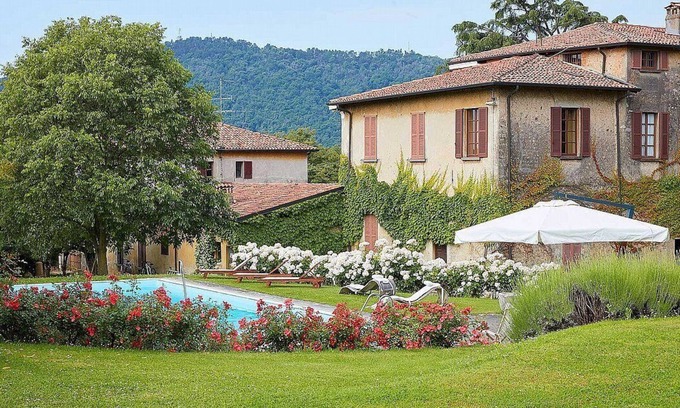 Erbusco Villa | Villa Prodigio Grande: A splendid seventeenth-century three-story historical villa located in the heart of the Franciacorta, with Free WI-FI.