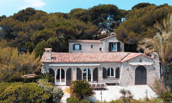 Cap-d'Antibes Villa | Villa Provençale Cap Dantibes With sea View, Pool and bbq