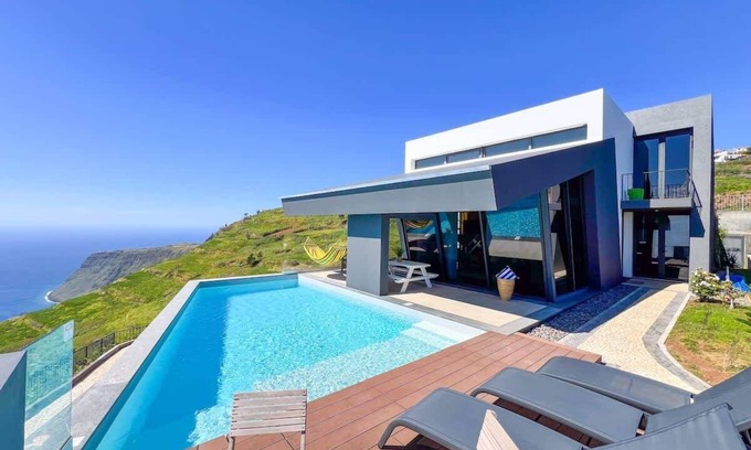 Faja da Ovelha Villa | Villa Leonor Cliffside Retreat.