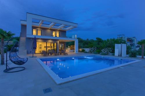 Skrbcici Villa | Villa QUADRA with heated pool