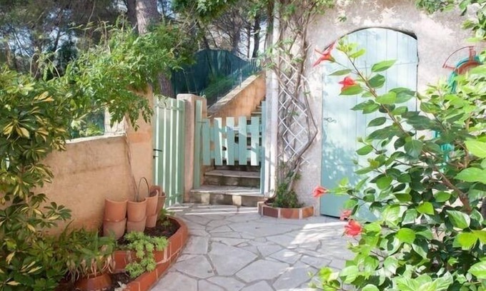 Hyeres Villa | Villa, quiet garden level near beaches with covered terrace and garden
