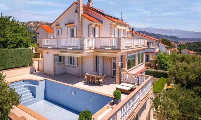 Palit Villa | Villa Rab Hills with Swimming Pool