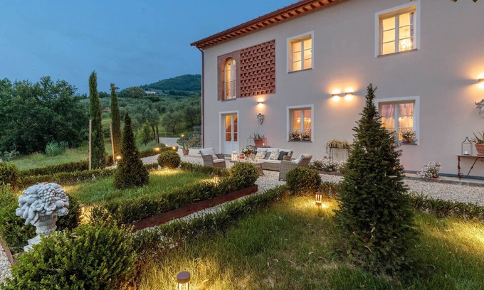Lucca Villa | VILLA REGINA, 4 bedrooms and a luxury style among the vineyards by Lucca Town