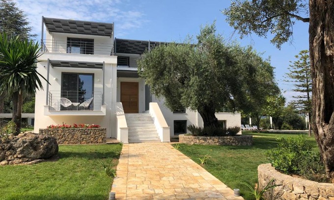 Dassia Villa | Villa Ren