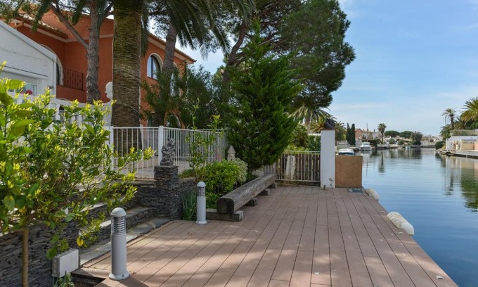 Empuriabrava House | Villa Requesens on Canal