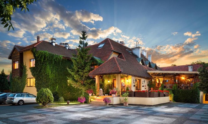 Ozarow Mazowiecki Villa | Villa Riccona
