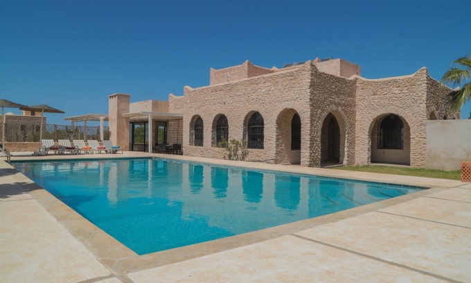 Ounagha Villa | Villa Roka : Magnifique Villa Avec Piscine, Dans un Endroit Calme et Reposant