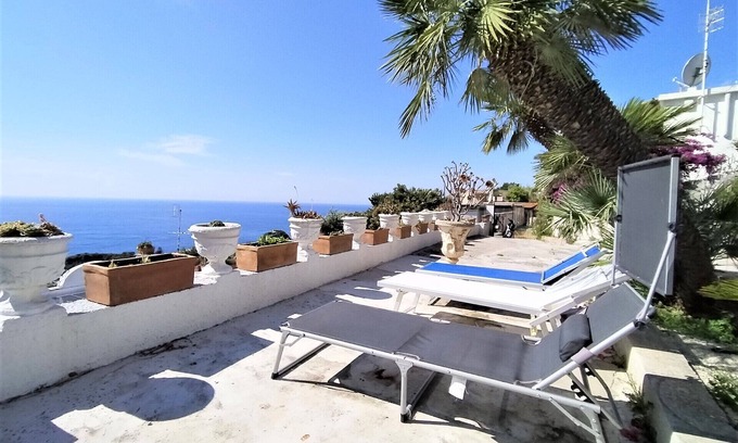 Succhivo Villa | Villa Rosa Sea Wiev located a few steps from Sorgeto and overlooking Sant'Angelo