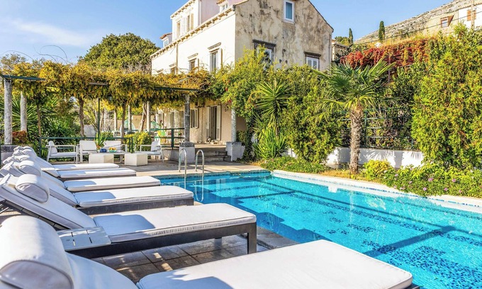 Pile Villa | Villa Salt Water - Four Bedroom Villa, Sleeps 8