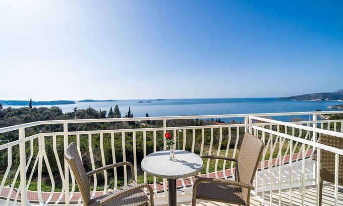 Plat Apartment | Villa Samba - Double Room with Balcony and Sea View - gasi se