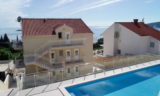 Plat Apartment | Villa Samba - Two-Bedroom Apartment with Terrace and Sea View