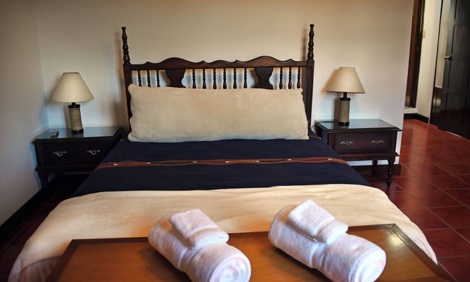 Antigua Guatemala Villa | Villa Santiago - Charming Villa in Antigua Guatemala, Volcano Views and WiFi.n