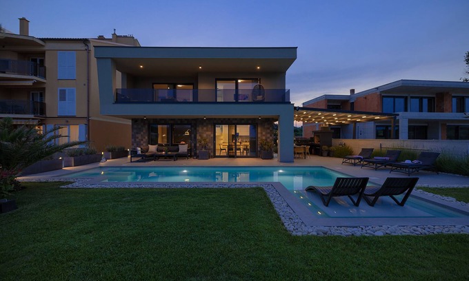 Pomer Villa | Villa Scala Pomer for 8 people, near Medulin, first row to the sea