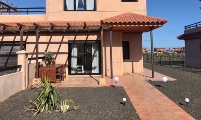 La Oliva Villa | Villa, sleeps 4, on a family friendly complex, popular surfing beaches.