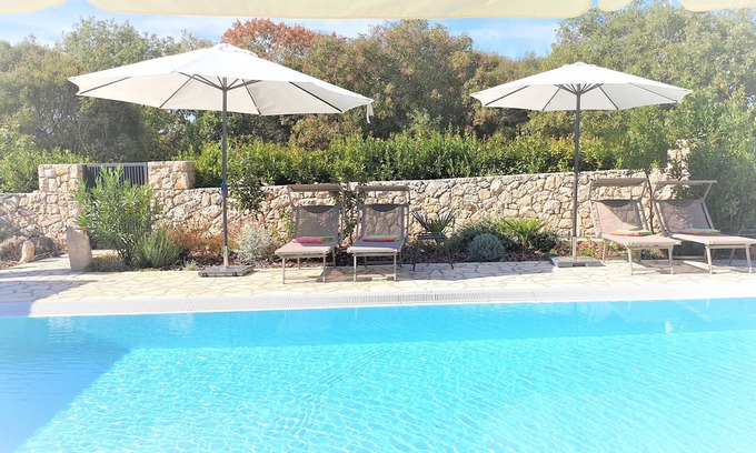 Pinezici Apartment | Villa Sloboda - Holiday apartment with pool near the sea