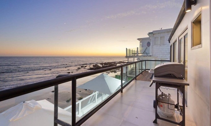 Eastern Malibu House | Villa Sole by Stay Awhile Villas