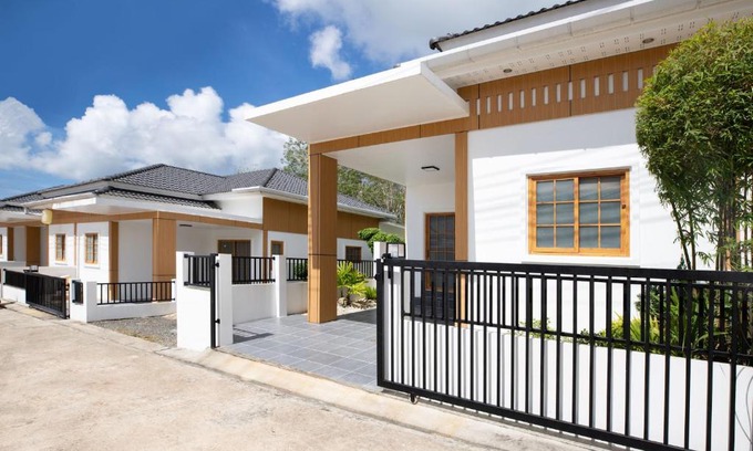 Thep Kasattri Villa | Villa Sunrise Garden B191