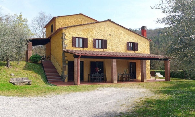 Pescia Villa | Villa surrounded by nature with Wi-Fi, trakking path and panoramic swimming pool