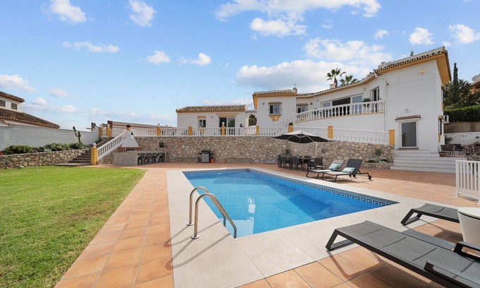 Benalmadena Costa Villa | Villa 'Susanna' with Sea View, Wi-Fi and Air Conditioning