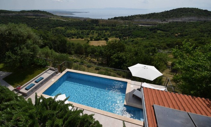 Praputnjak Villa | Villa Takale by Villas Guide