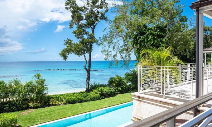 Sunset Crest House | Villa Tamarindo is a luxury 4 bedroom property in Holetown, St James