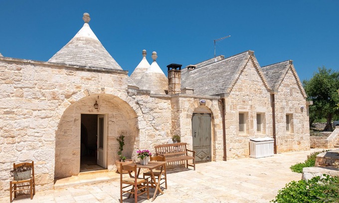 Locorotondo House | Villa 'Trulli Macco Macco' with Private Garden and Wi-Fi