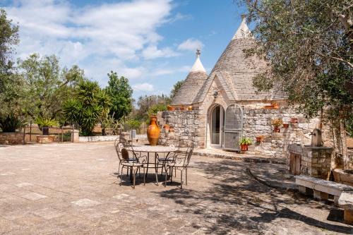 Carovigno Villa | Villa Trullo Ulivo with pool