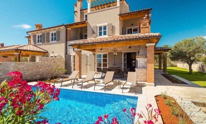 Vabriga Villa | Villa Vanessa with pool