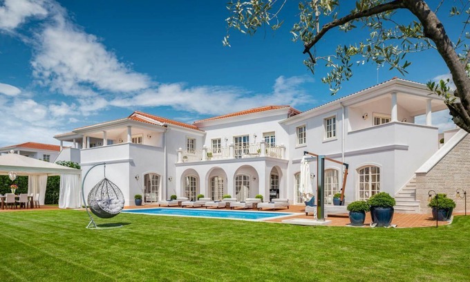 Vabriga Villa | Villa Vanikla - Four Bedroom Villa, Sleeps 8