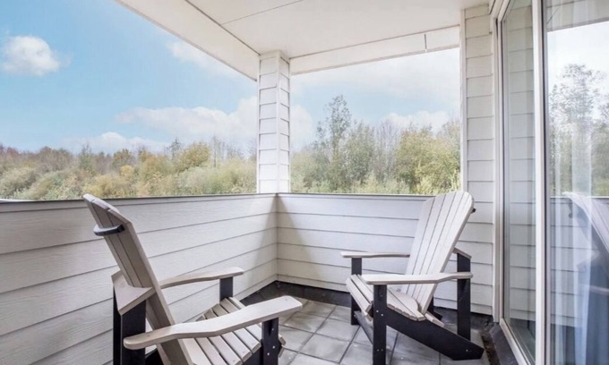 Zeewolde Villa | Villa veluwemeer met sloep, sauna en jacuzzi, varen, watersport , vissen zwemmen