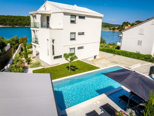 Palit Apartment | Villa Veronica with pool first line at sea