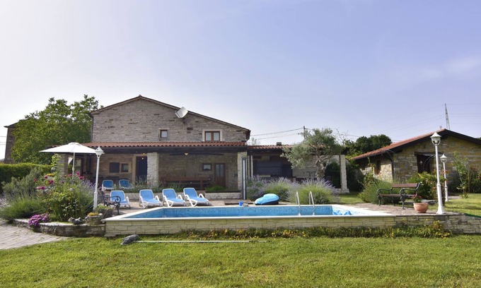 Sveti Bartol Villa | Villa Vesna Grožnjan with pool, Wifi, for groups and families, 3 rooms