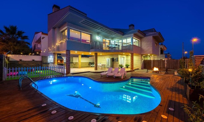 Reus Villa | Villa Villa Luxury Rock Tirri by Interhome