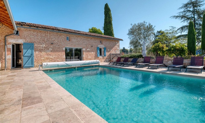 Faudoas Villa | Villa Virginie Gîte 1 – Spacious Air-Conditioned House with Heated Pool and Spa