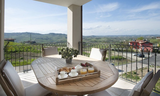 Castiglione Falletto Apartment | Villa Vitae - Luxury apartment Colbert- Apartment with suite on two levels, two panorami terraces and balcony